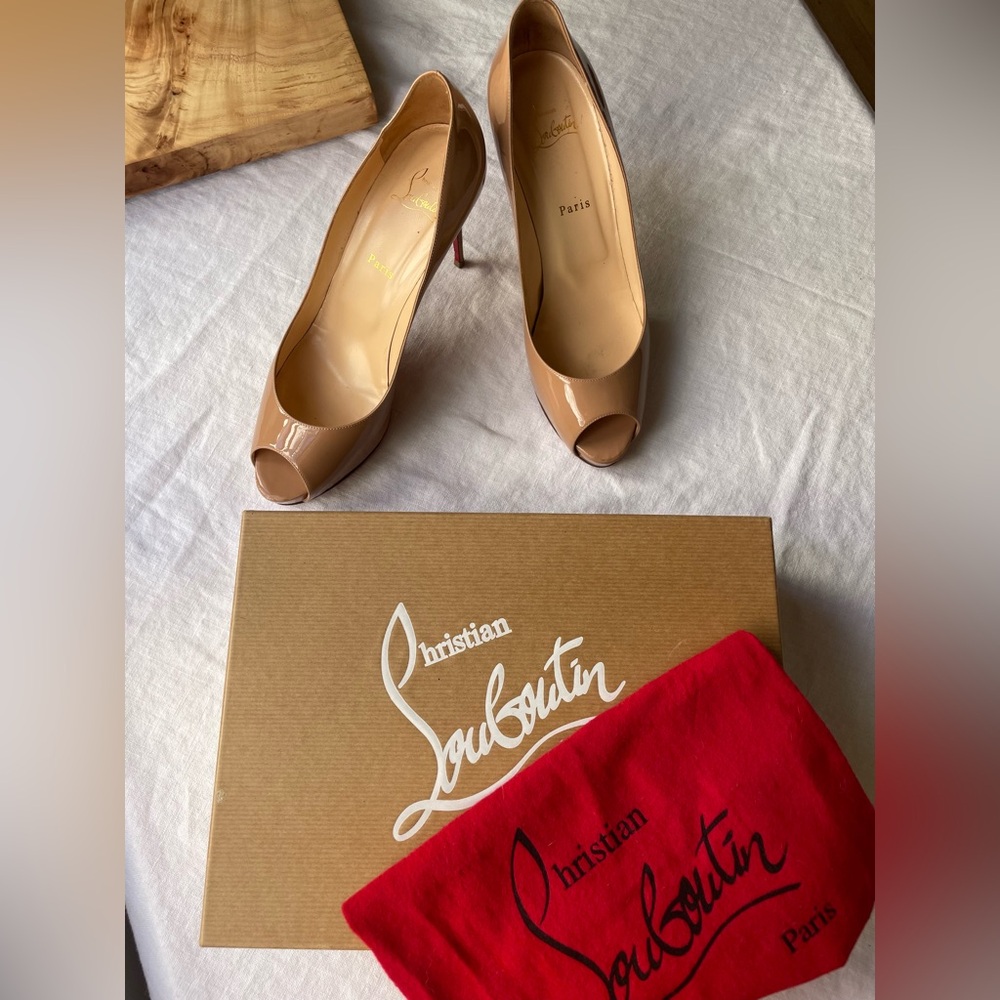 Christian Louboutin New Very Prive 100 Nude Patent EU 41.5/US 10